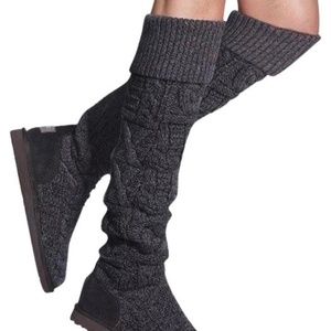 UGG Cable Knot Over-the-Knee Sweater Boots, Size 7- Like New!